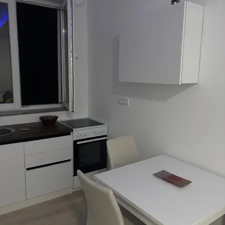 Saska Apartment *